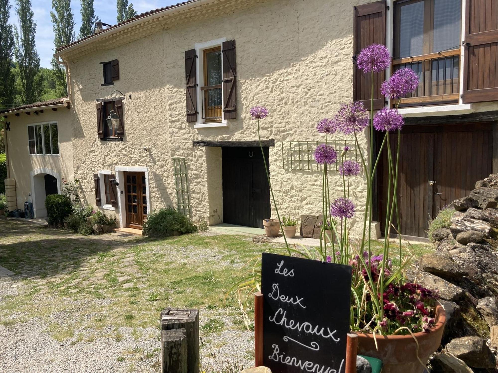 Les Deux Chevaux Chambres D'Hotes Rouvenac Экстерьер фото